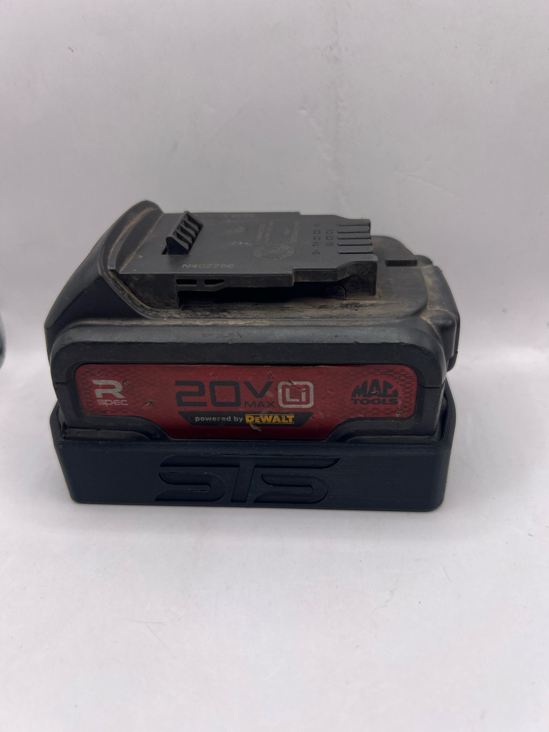 STS Auto Design Dewalt Magnetic Battery Cover - DWDCB205G