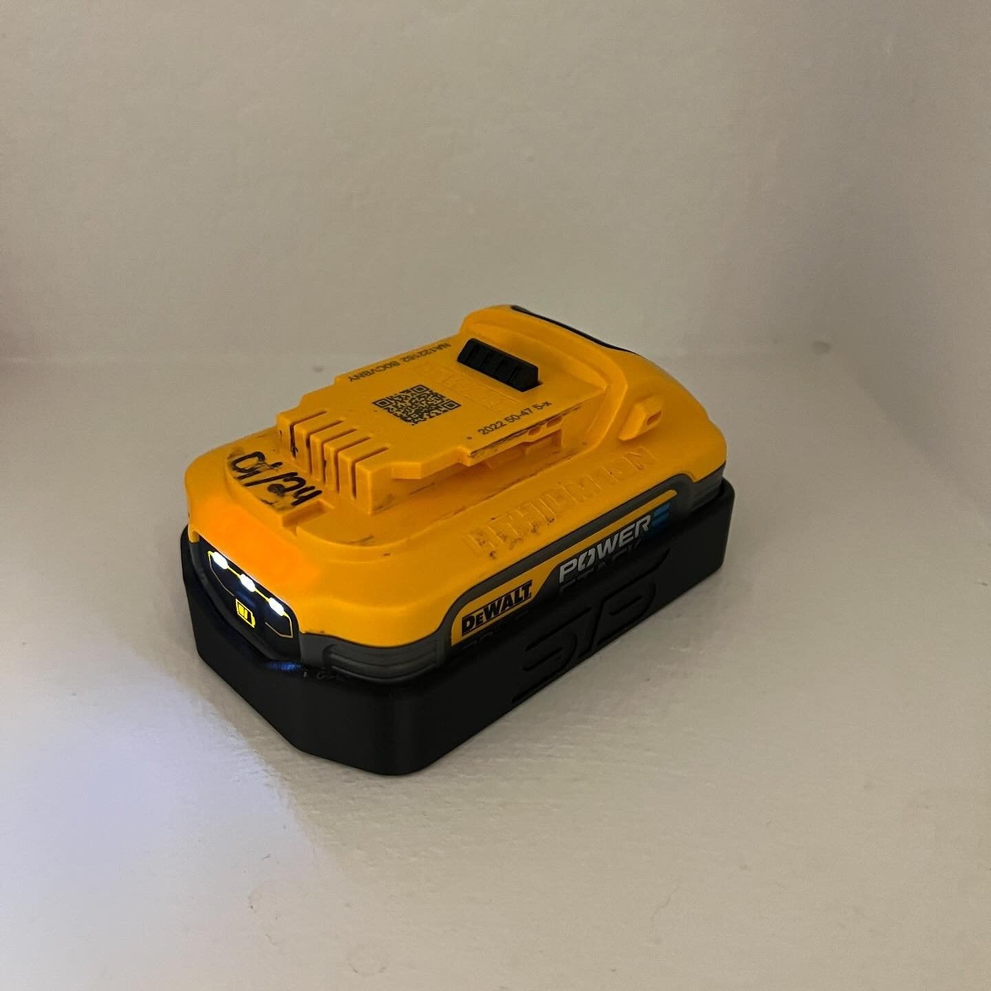 STS Auto Design Dewalt 20V 5.0Ah Powerstack Magnetic Battery Cover - DWDCBP520BK