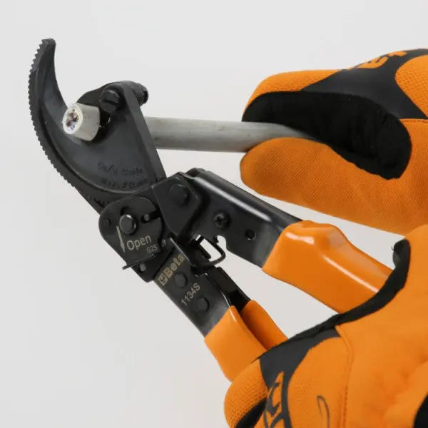 Beta Tools (Article# 1134S) Ratcheting Cable Cutter for Multiplying Applied Force and Reducing Effort - BT 011340030 