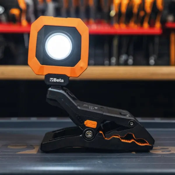 Beta Tools (Article# 1838CLAMP) 4 Light Intensities Adjustable Rechargeable Clamp Spotlight with USB Charge - BT 018380310 