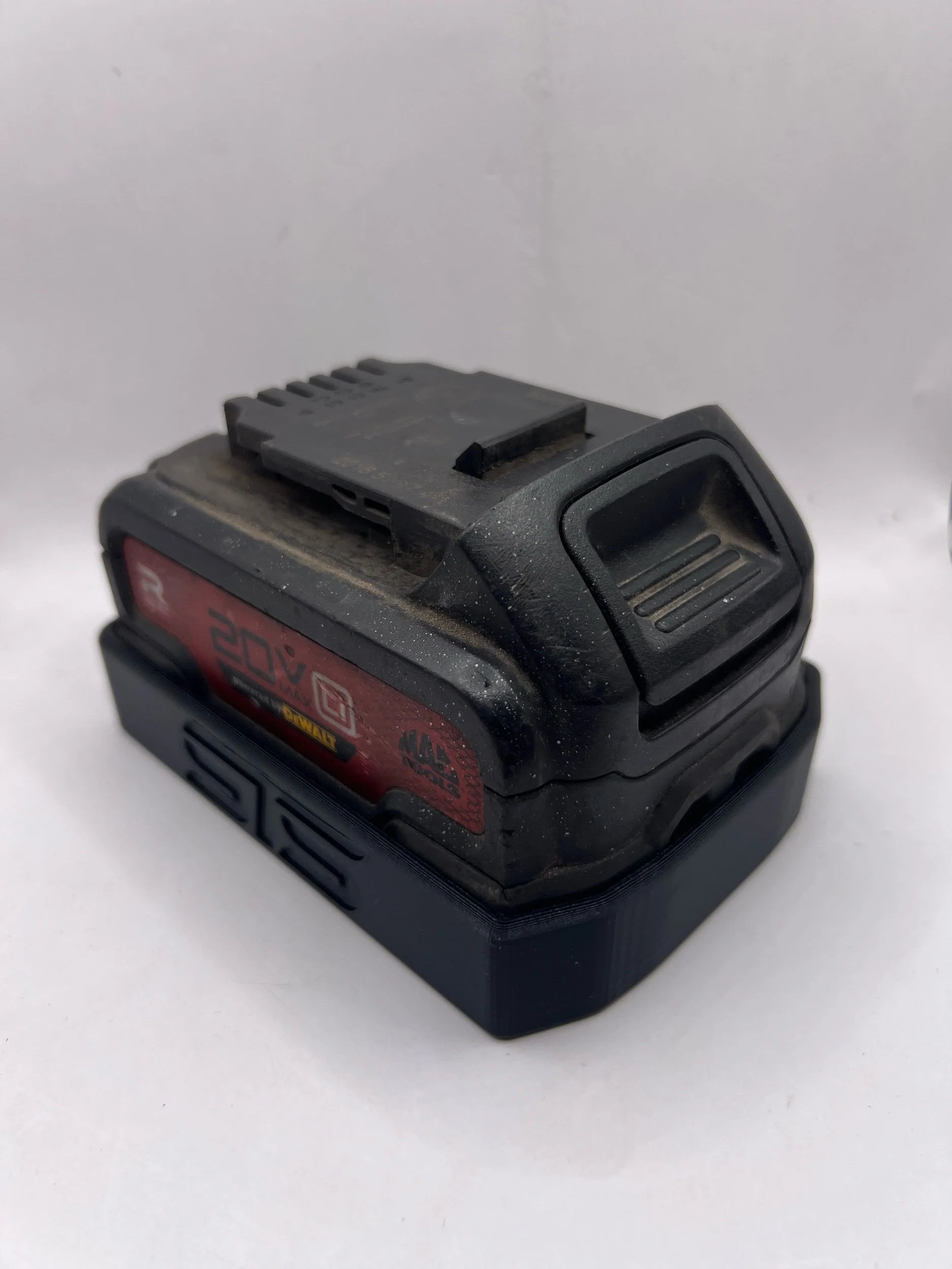 STS Auto Design Dewalt Magnetic Battery Cover - DWDCB205G