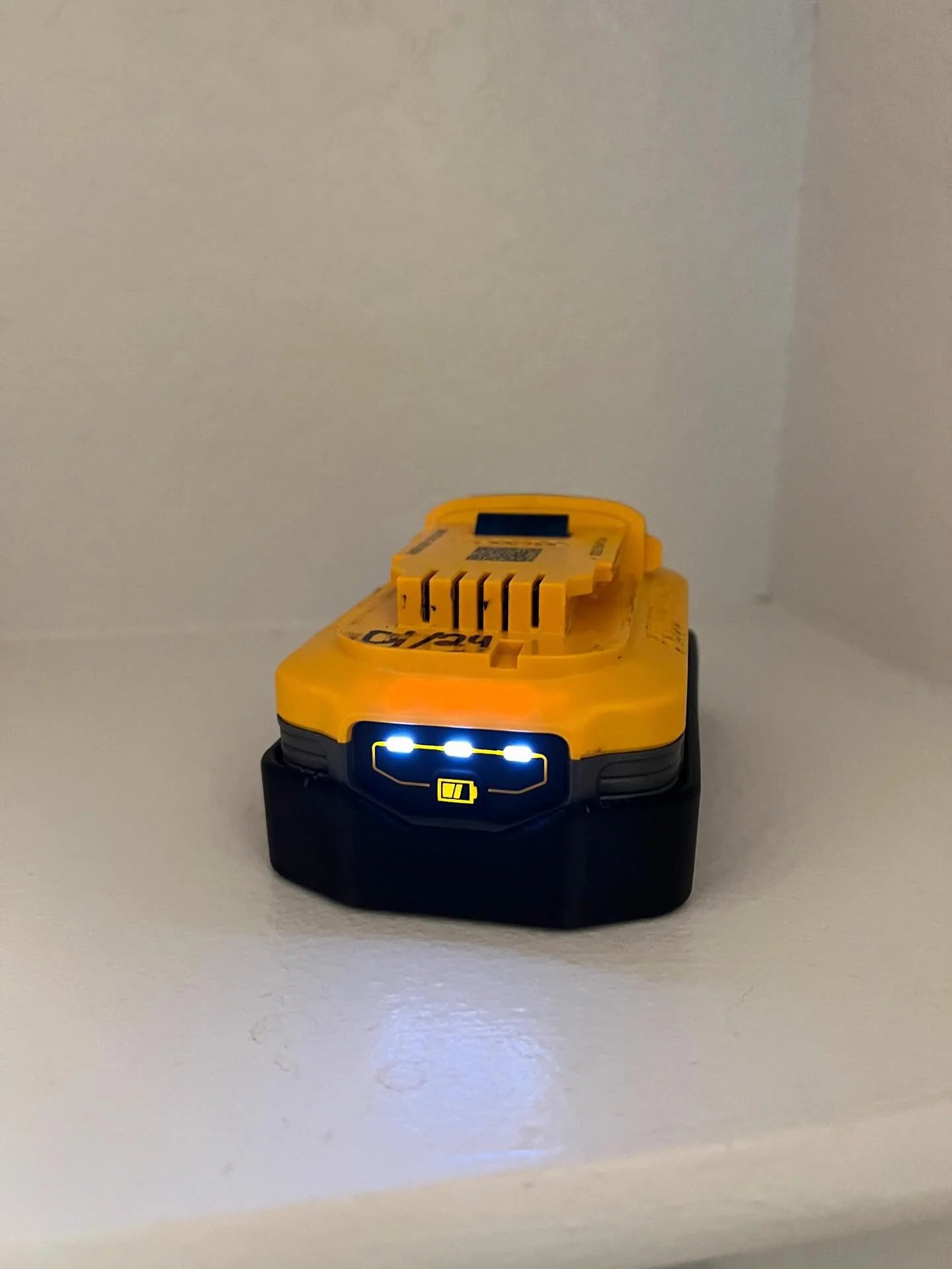 STS Auto Design Dewalt 20V 5.0Ah Powerstack Magnetic Battery Cover - DWDCBP520BK