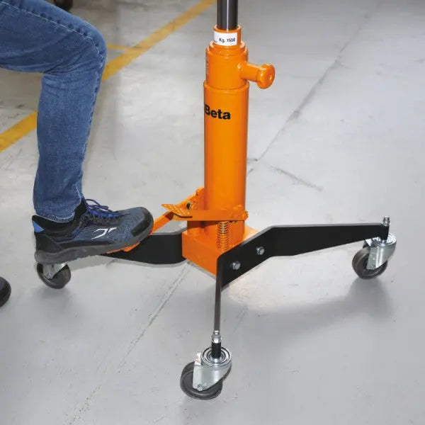 Beta Tools (Article# 3026 2P/1,5-0,6) Two-Stage Hydraulic Pit and Under Bridge Jack - BT 030260015 