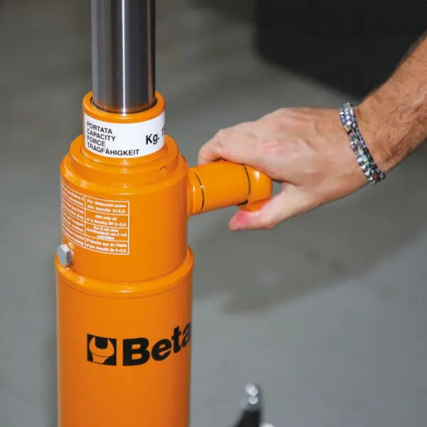Beta Tools (Article# 3026 2P/1,5-0,6) Two-Stage Hydraulic Pit and Under Bridge Jack - BT 030260015 
