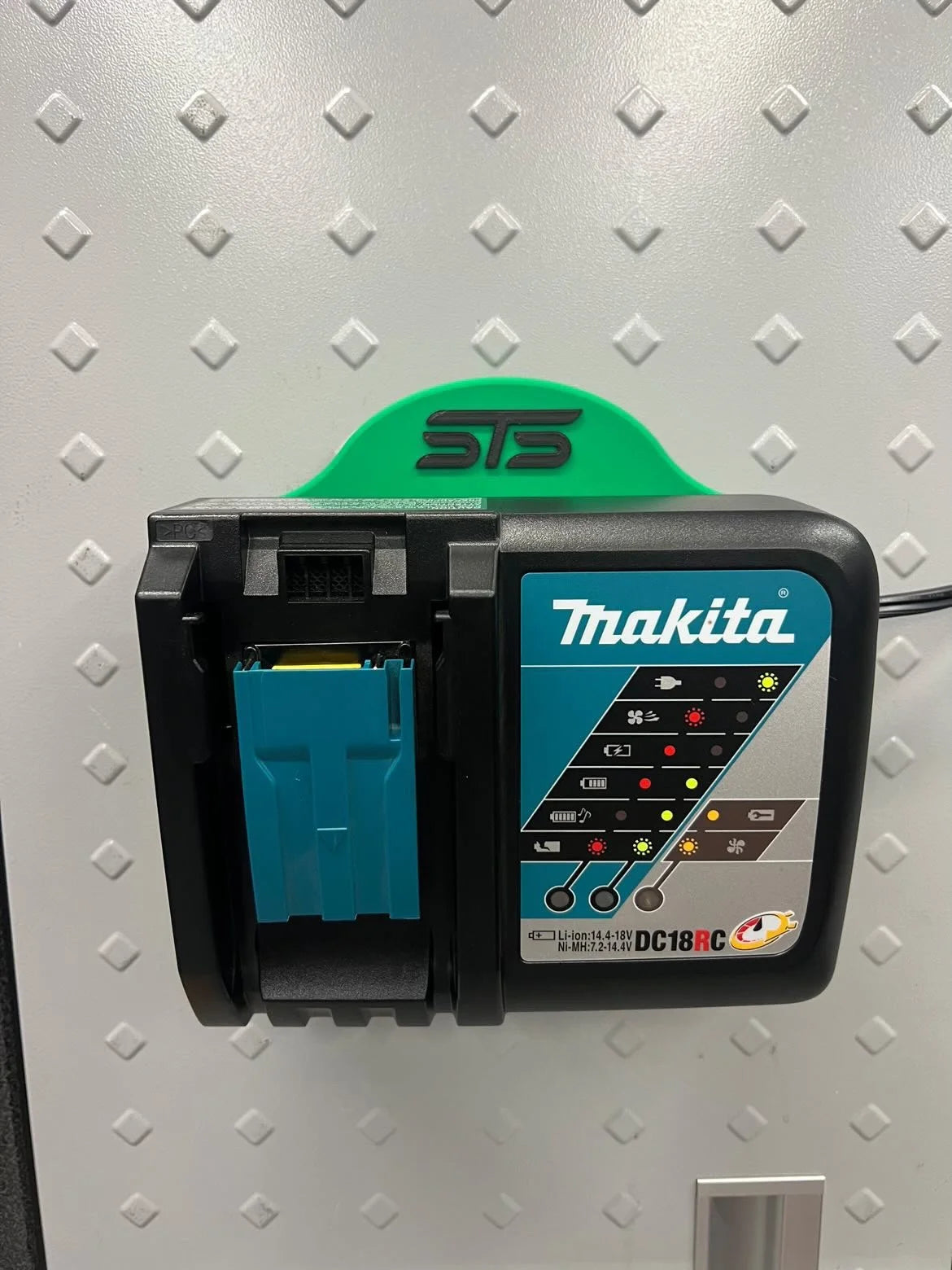 STS Auto Design Makita DC18RC Magnetic Charger Holder - MK18CH