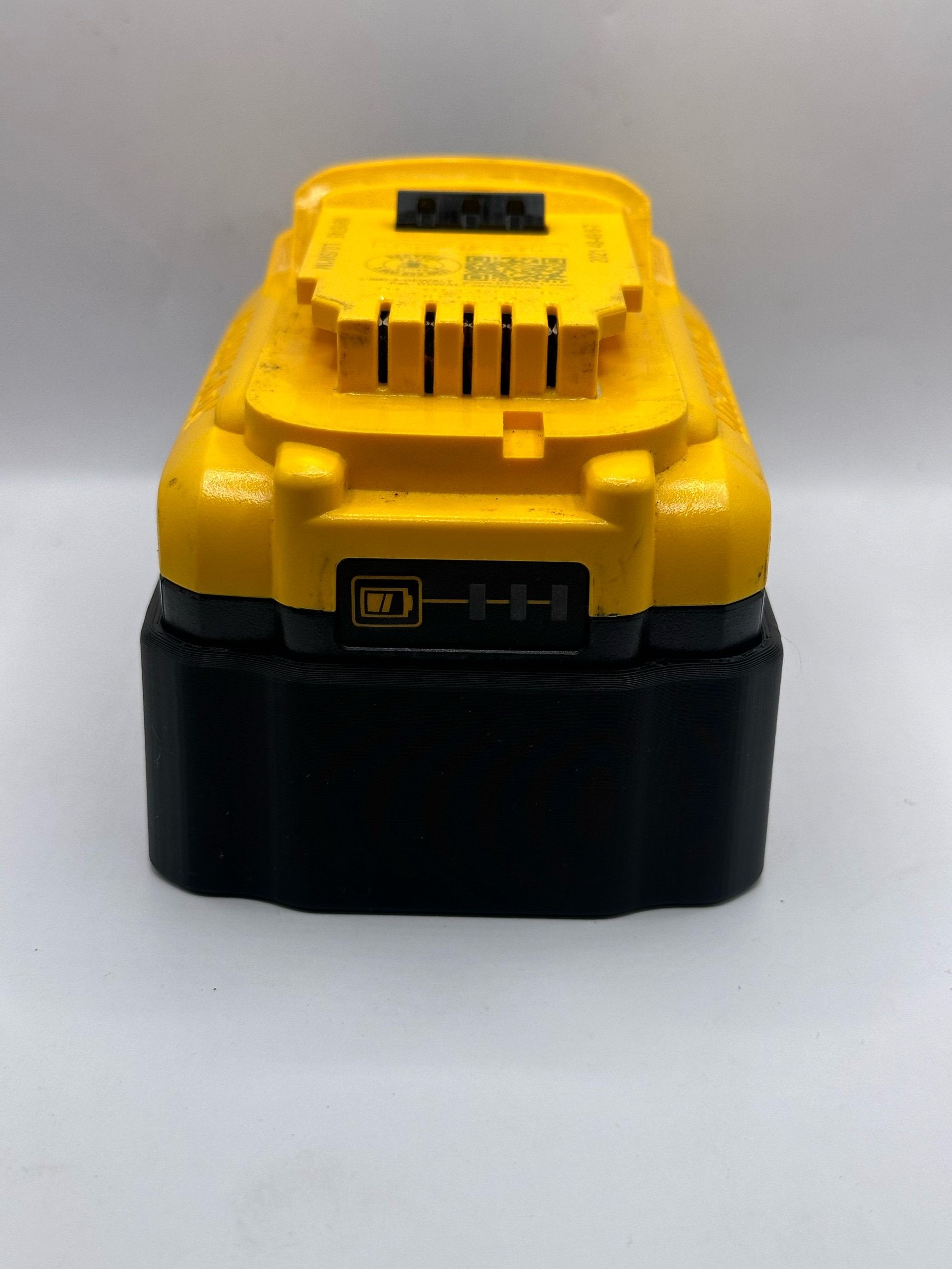 STS Auto Design Magnetic Battery Cover for Dewalt 20V 6/8Ah - DWDCB206BK