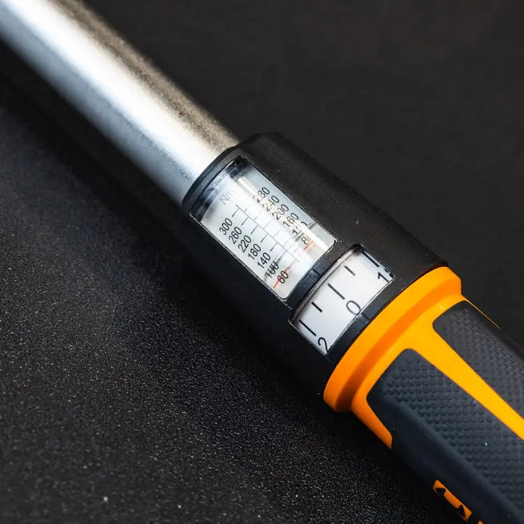 Beta Tools (Article# 666/C30) Zero-Reset Click-Type Torque Wrench, Sockets and Extension Bars with Case - BT 006661030 