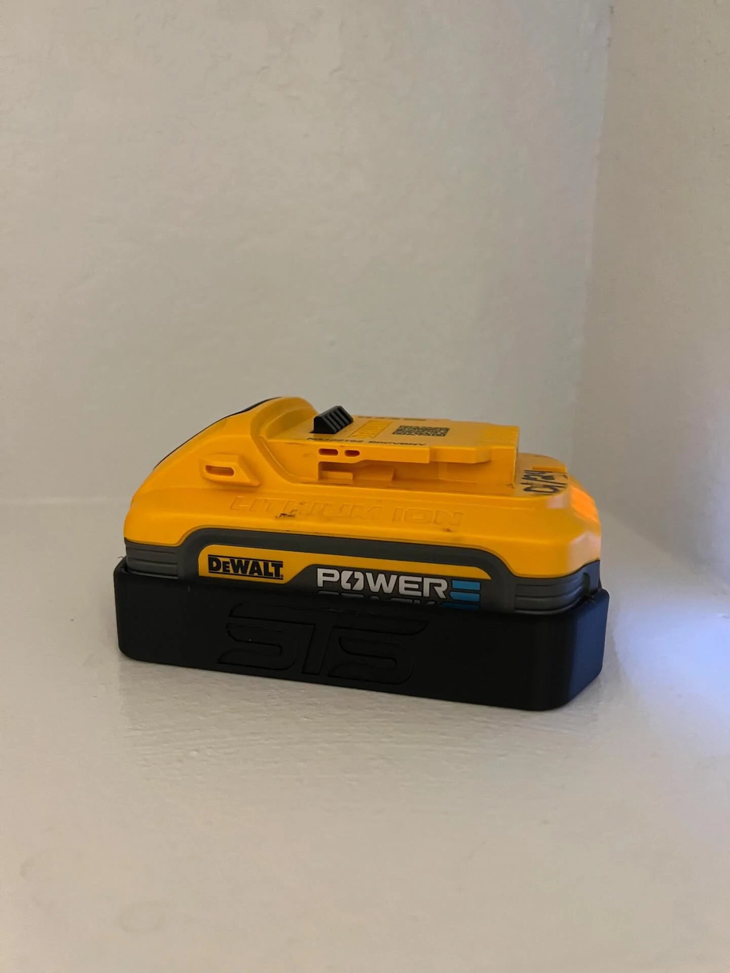 STS Auto Design Dewalt 20V 5.0Ah Powerstack Magnetic Battery Cover - DWDCBP520BK