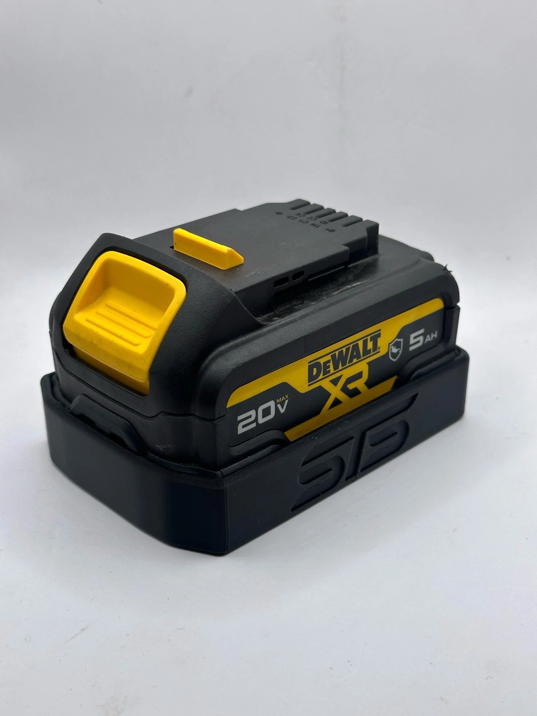 STS Auto Design Dewalt Magnetic Battery Cover - DWDCB205G