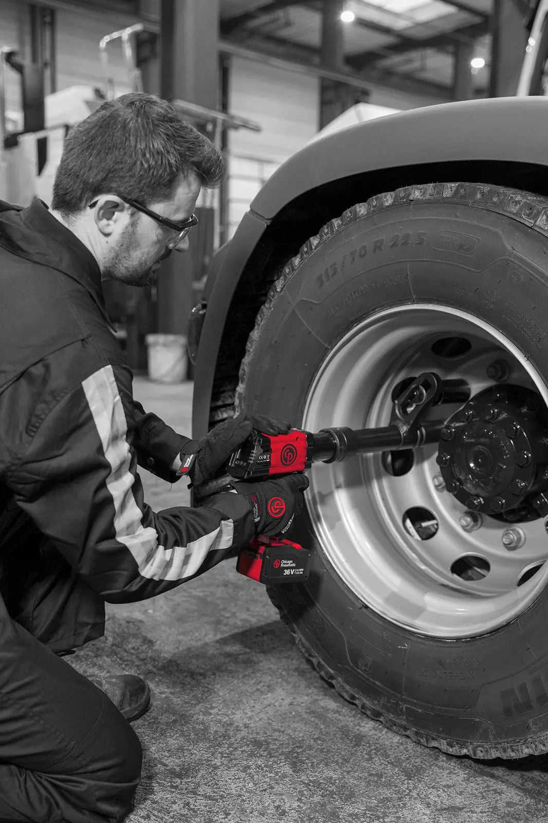 Chicago Pneumatic 1 in Battery Connected Torque Wrench with Extended Cup and 1 Trigger - CP 6151570630 Chicago Pneumatic