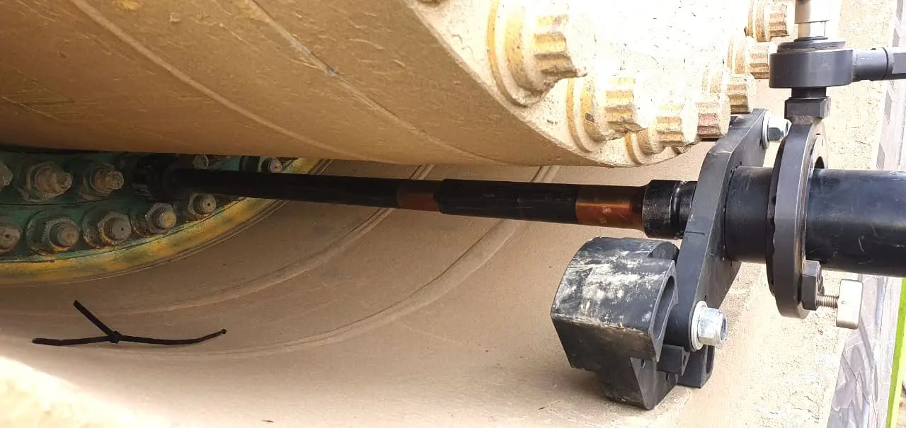 Chicago Pneumatic Haul Trucks Tire Changing Spindle, 1 in, Shaft Length 760mm - CP 6155012750 Chicago Pneumatic