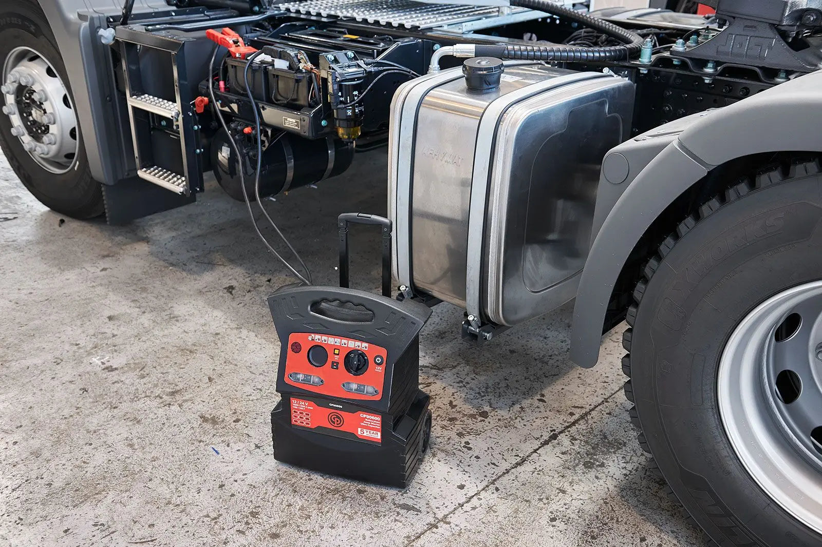 Chicago Pneumatic 1 in Battery Connected Quality Torque Wrench with Cup - CP 6151570750 Chicago Pneumatic