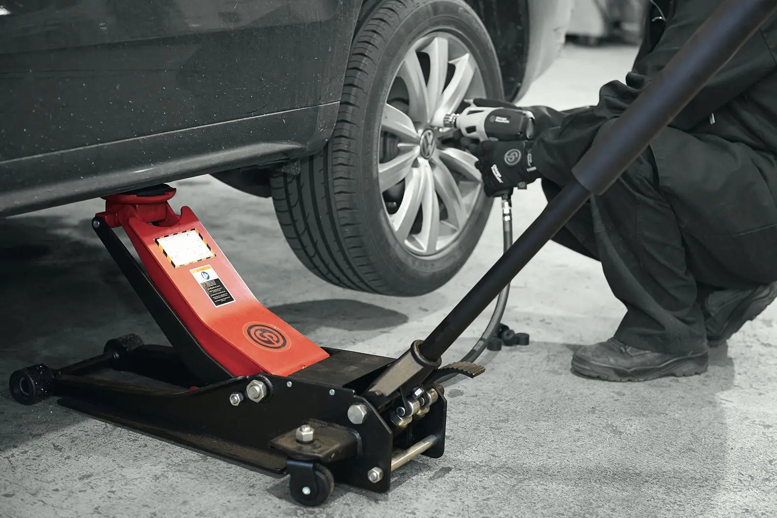 Chicago Pneumatic CP80 Series Trolley Jacks, 2 Ton Lifting Capacity - CP 8941181021 Chicago Pneumatic