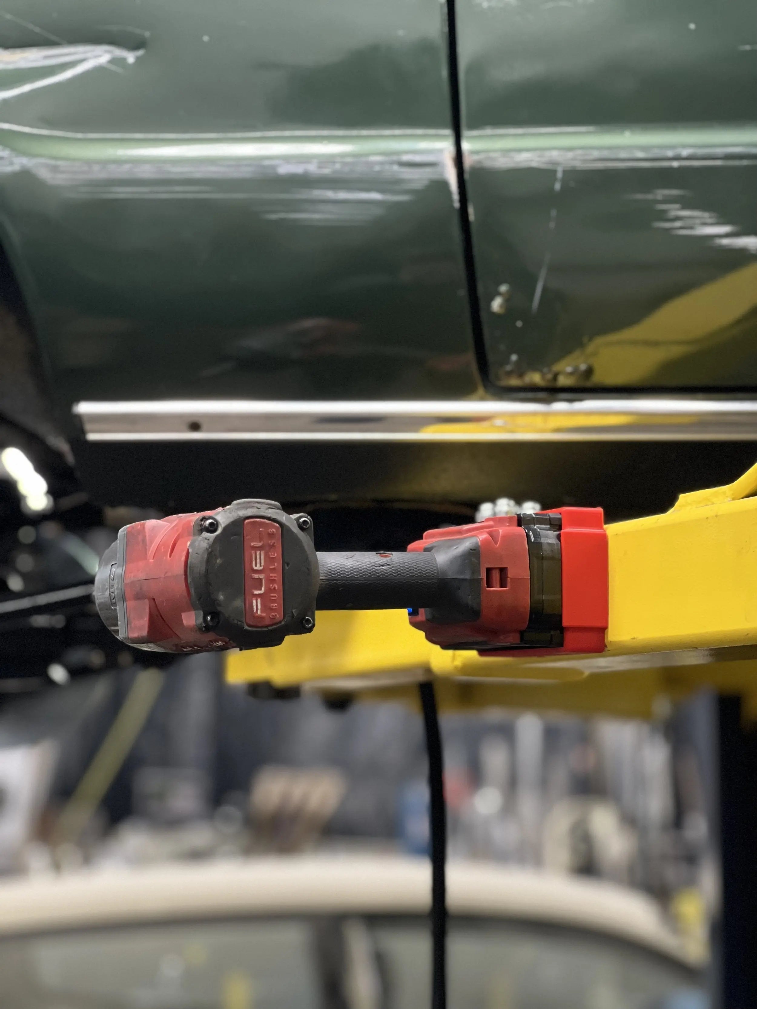 STS Auto Design Milwaukee M18 XC 3/4/5/6Ah Magnetic Battery Cover - MW18XCBK