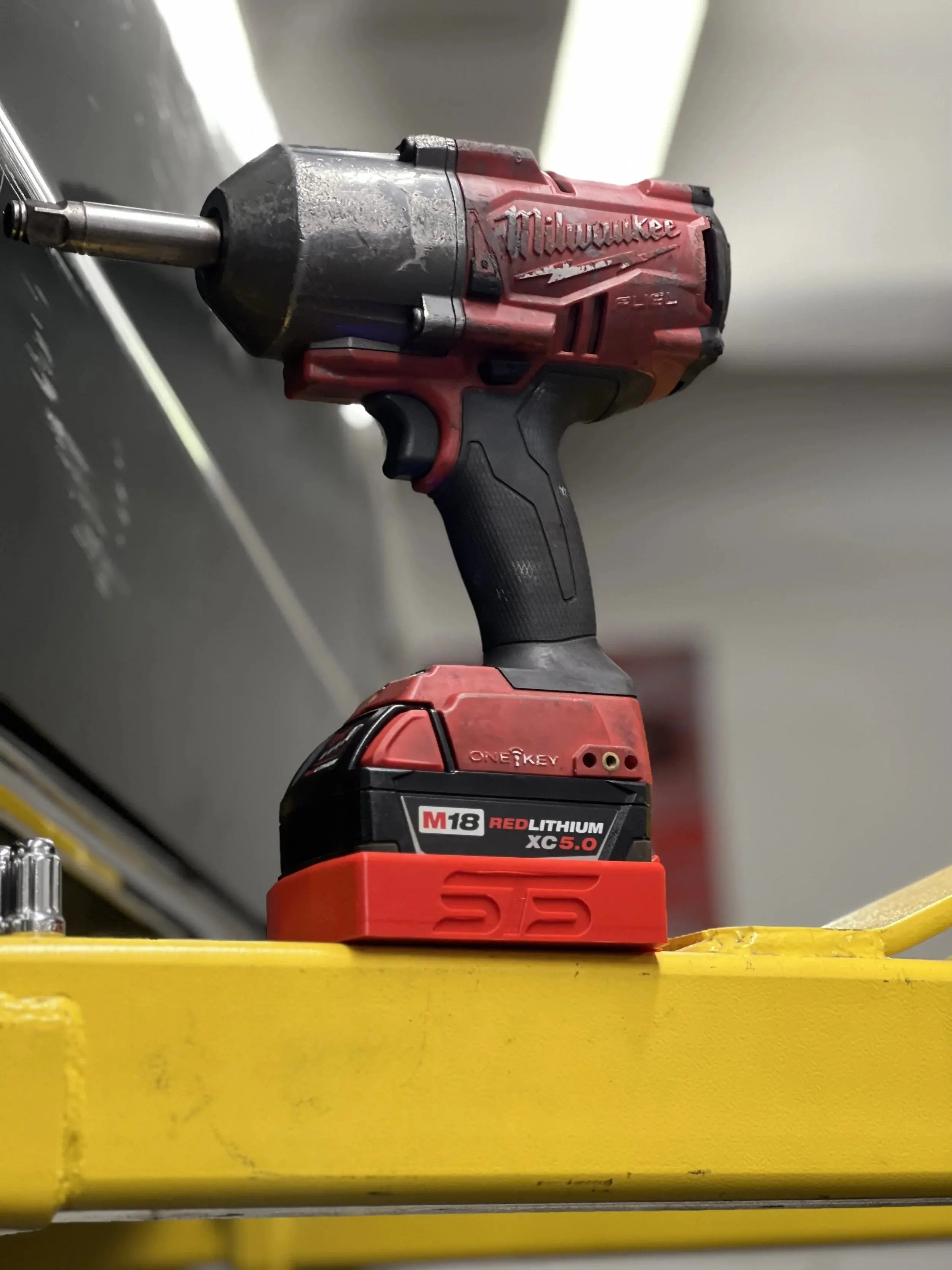 STS Auto Design Milwaukee M18 XC 3/4/5/6Ah Magnetic Battery Cover - MW18XCBK