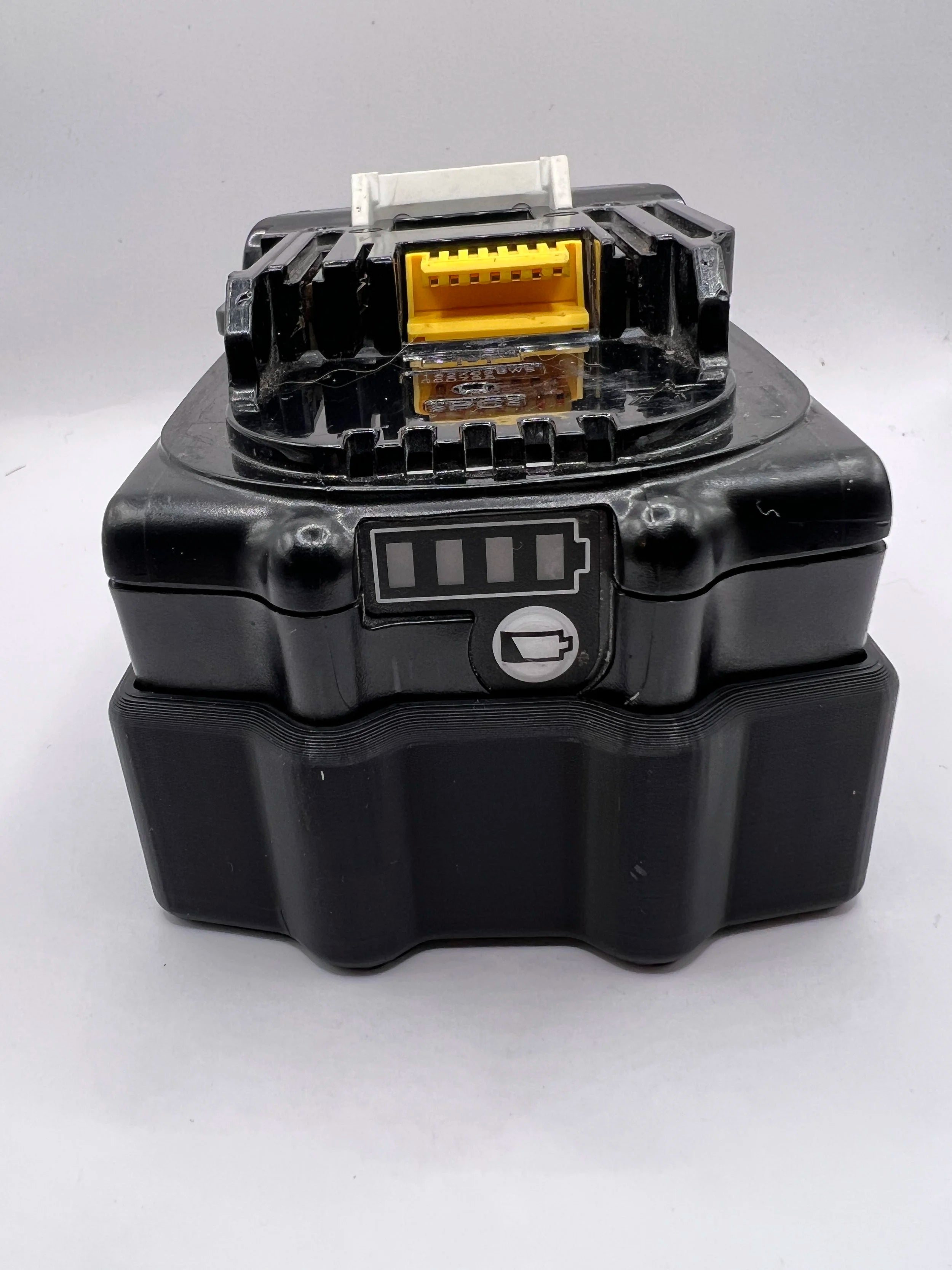 STS Auto Design Makita 18V 3Ah/5Ah Magnetic Battery Cover - MK18
