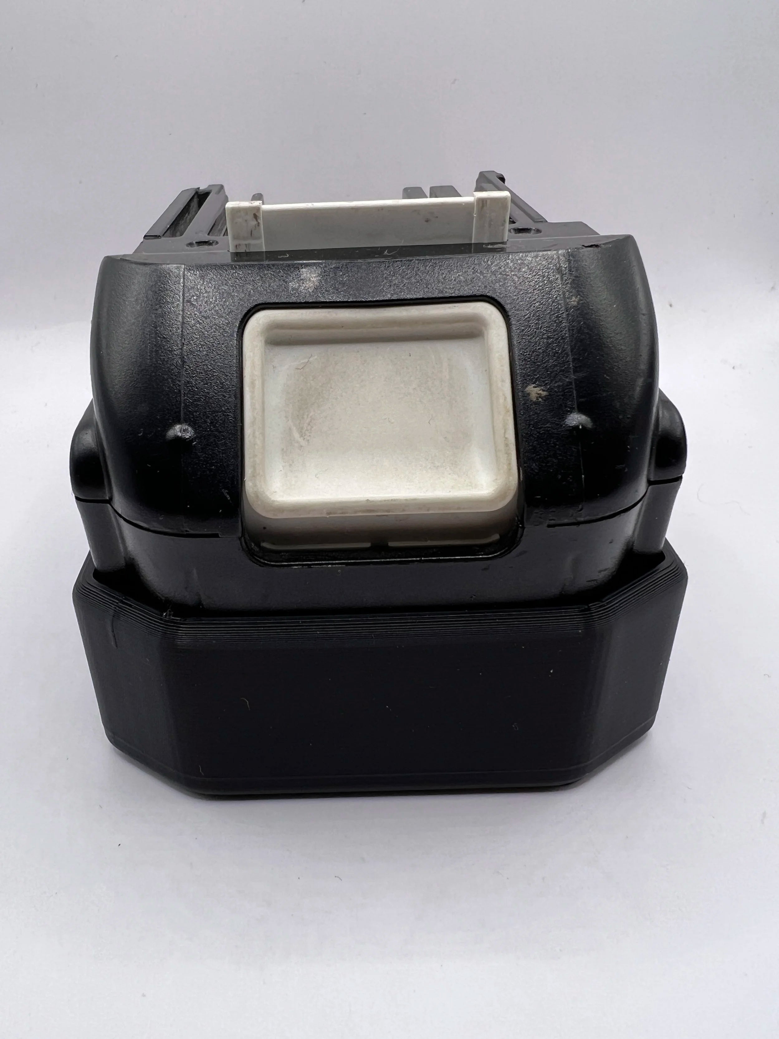 STS Auto Design Makita 18V 3Ah/5Ah Magnetic Battery Cover - MK18