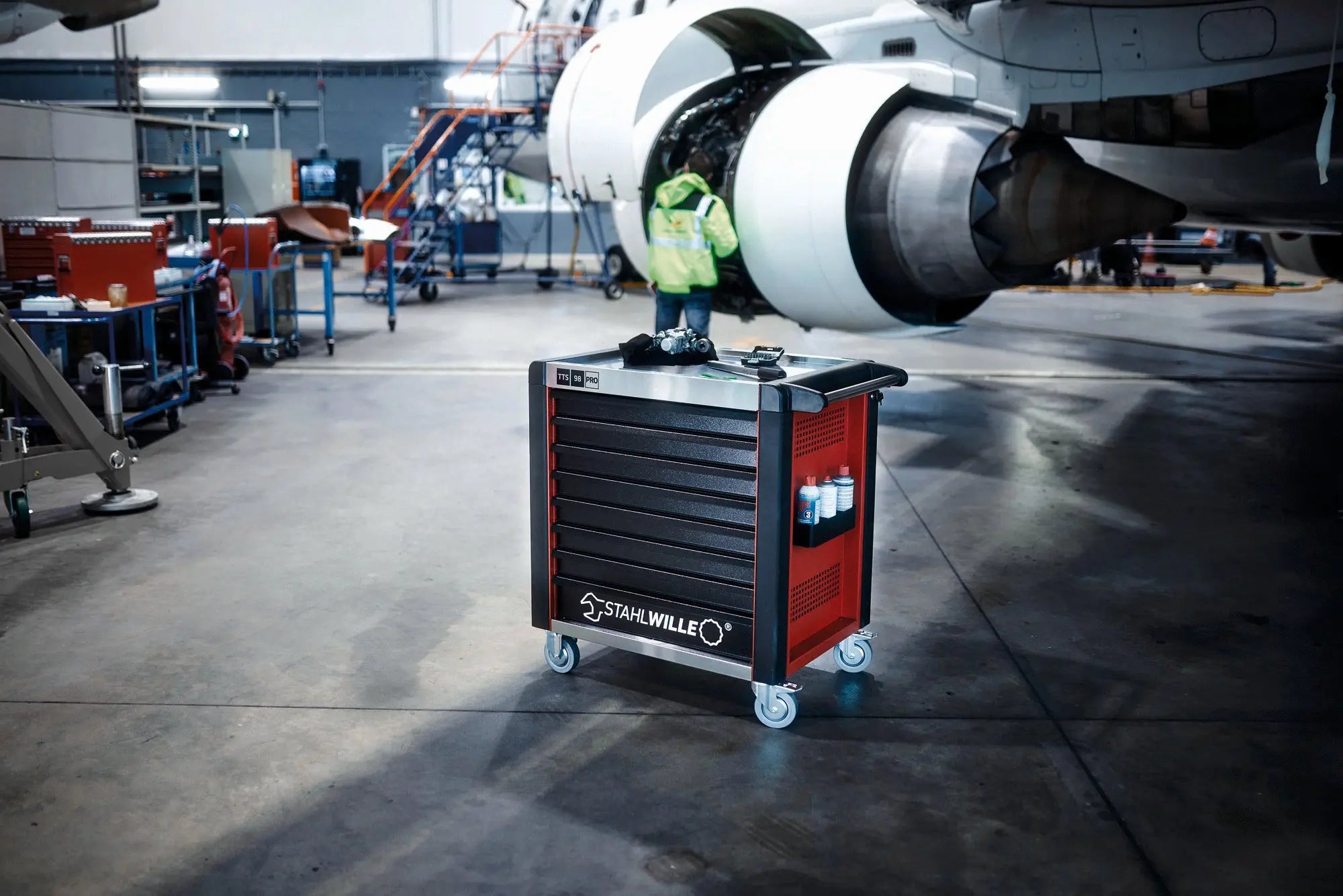 Stahlwille 8-Drawer Red and Black Tool Trolley, Load Capacity 1400 Kg - ST 81200174 Stahlwille
