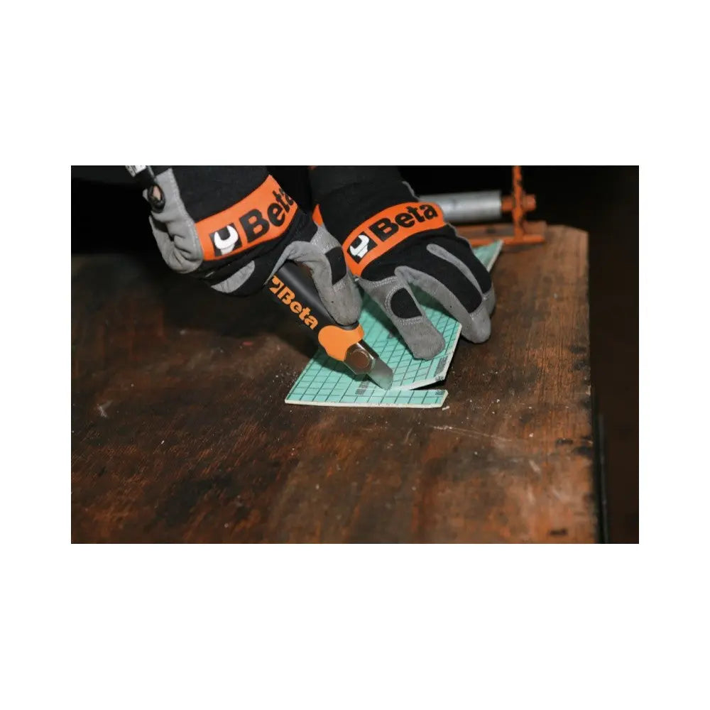Beta Tools (Article# 1771BM) Utility Knife, 18mm with 6 Spare Blades - BT 17710050 Beta Tools