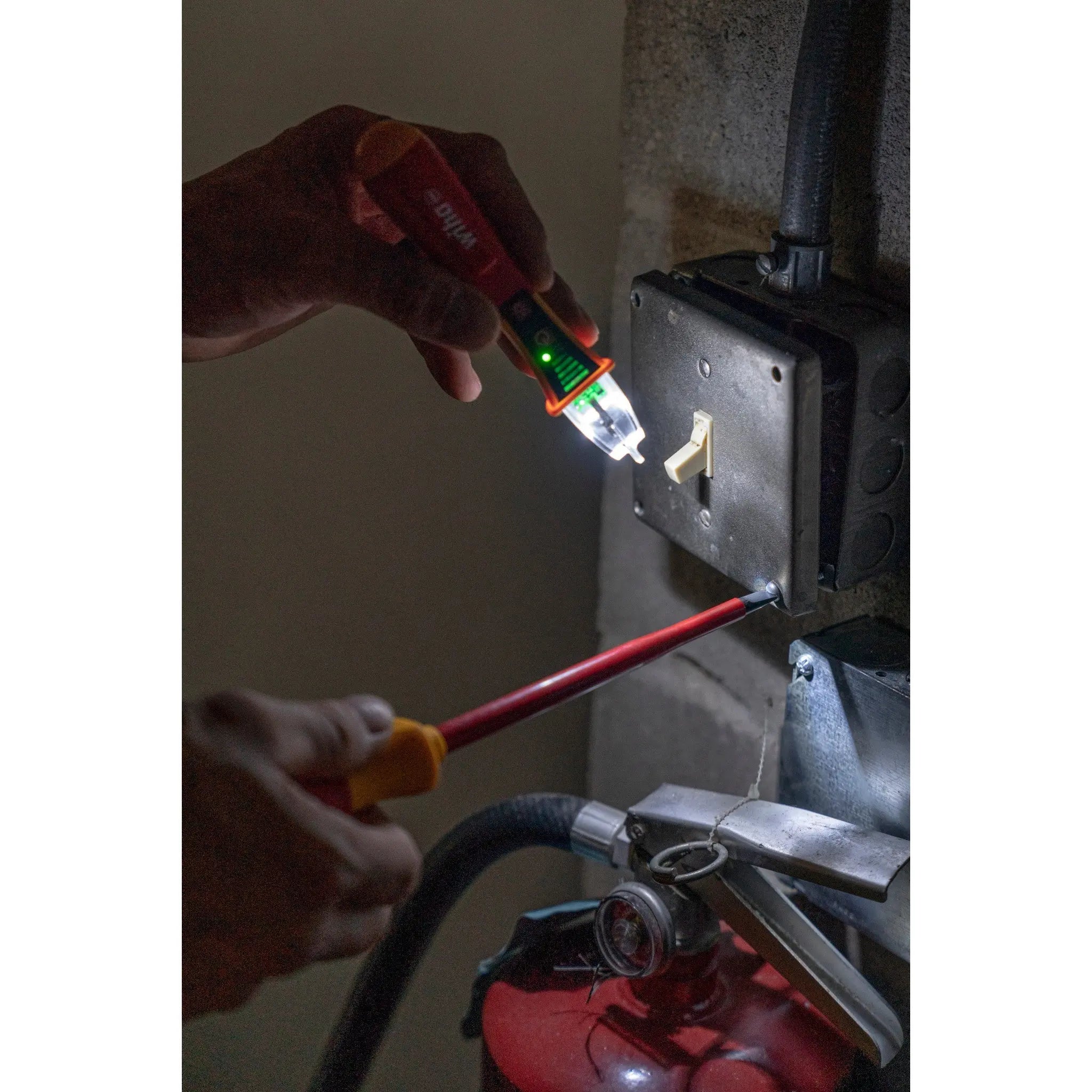 Wiha Voltage Detector 12-1000V Cat IV - WI 25506 Wiha