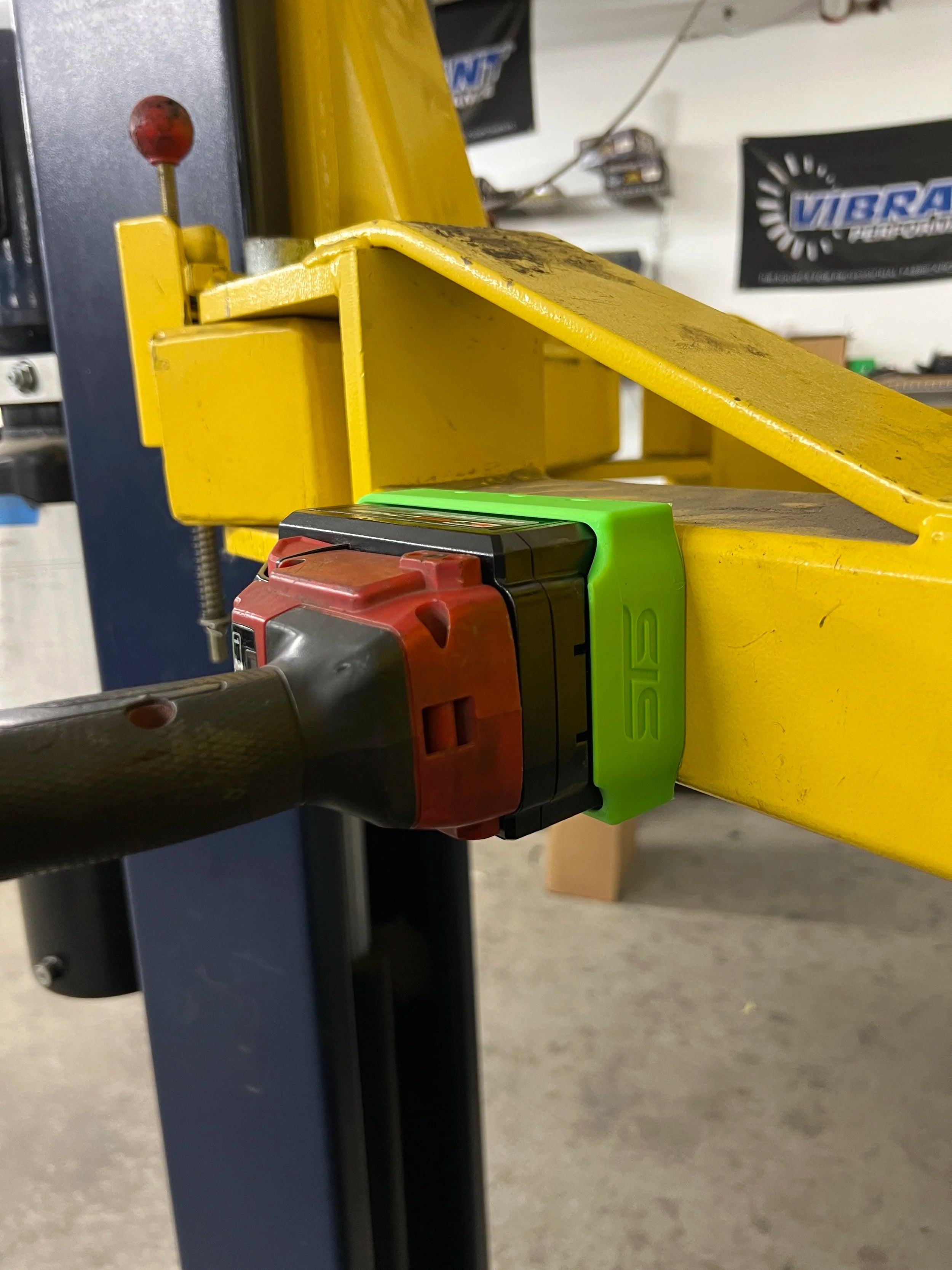 STS Auto Design Milwaukee M18 6/8Ah High Output Magnetic Battery Cover - MW1868HOBK