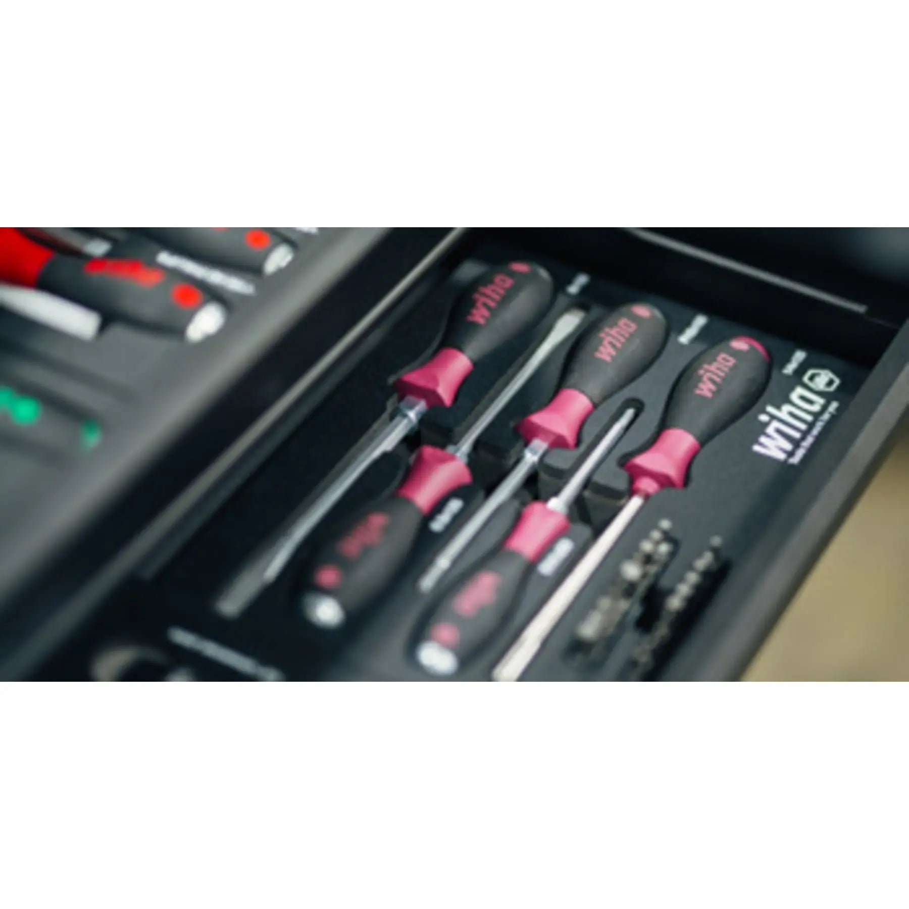 Wiha Set of 25 MicroFinish Screwdrivers with Tray - WI 52690 Wiha